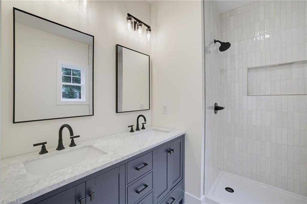425 N Smith Street Property Photo 14