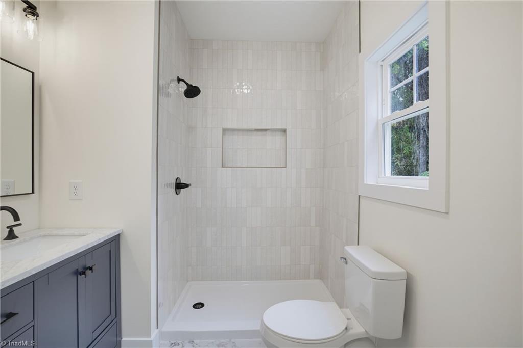 425 N Smith Street Property Photo 16