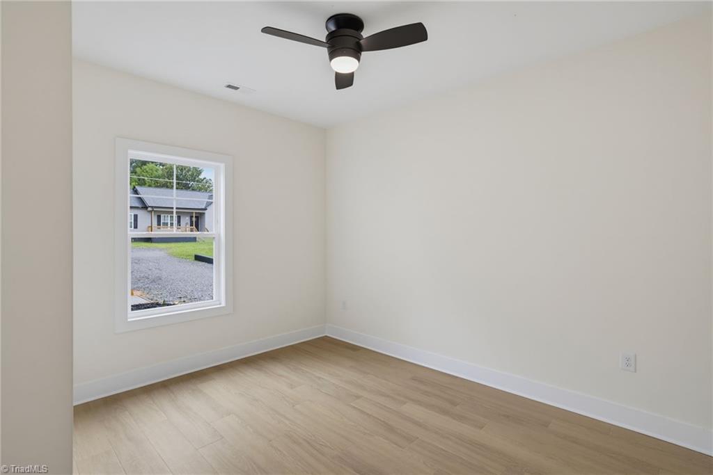 425 N Smith Street Property Photo 18