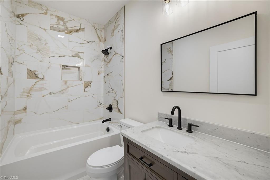 425 N Smith Street Property Photo 20