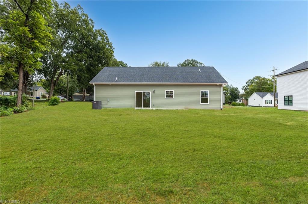 425 N Smith Street Property Photo 27