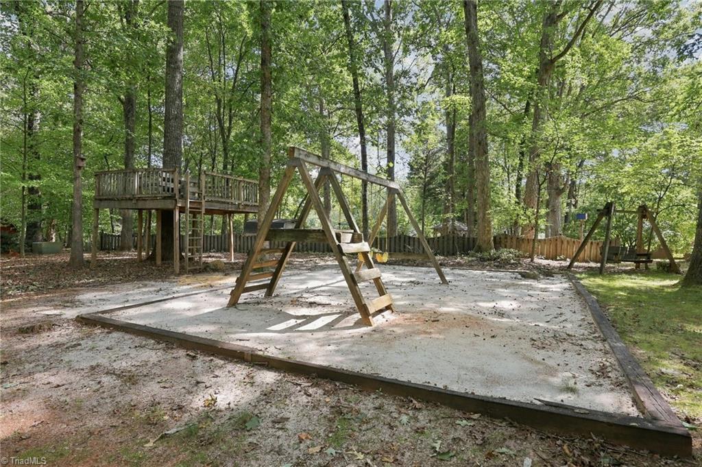483 Buckhurst Drive Property Photo 38
