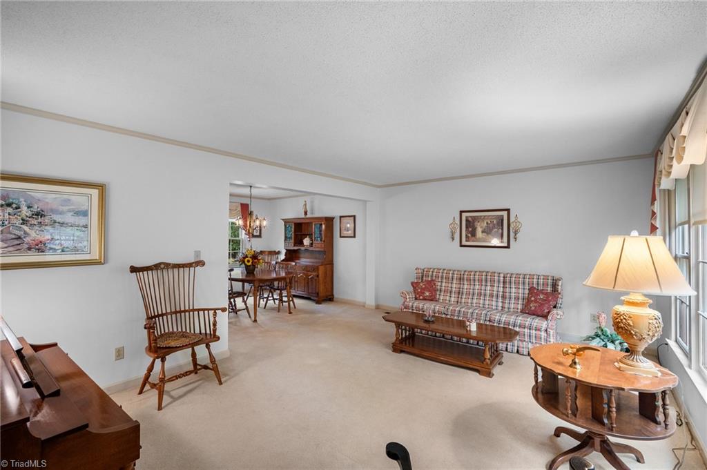 608 Forrest Drive Property Photo 5
