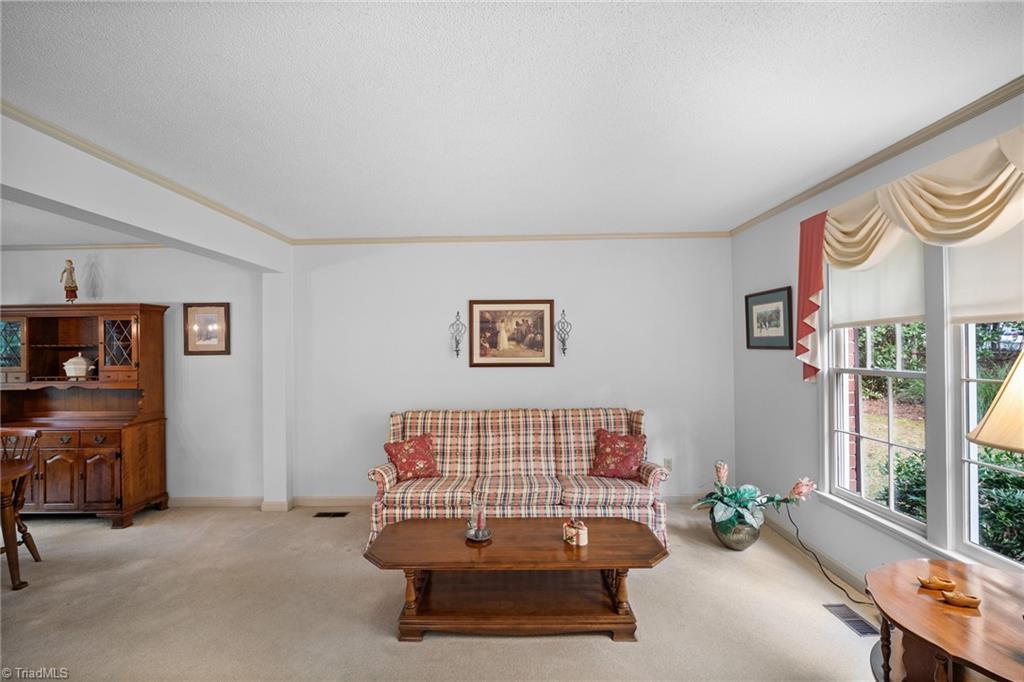 608 Forrest Drive Property Photo 6