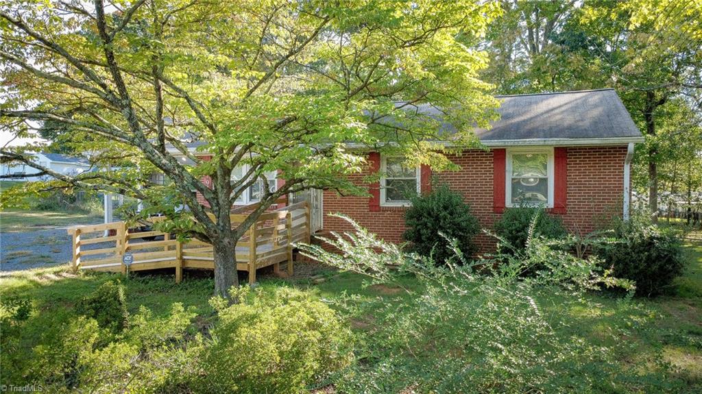 941 Brownwood Drive Property Photo 3