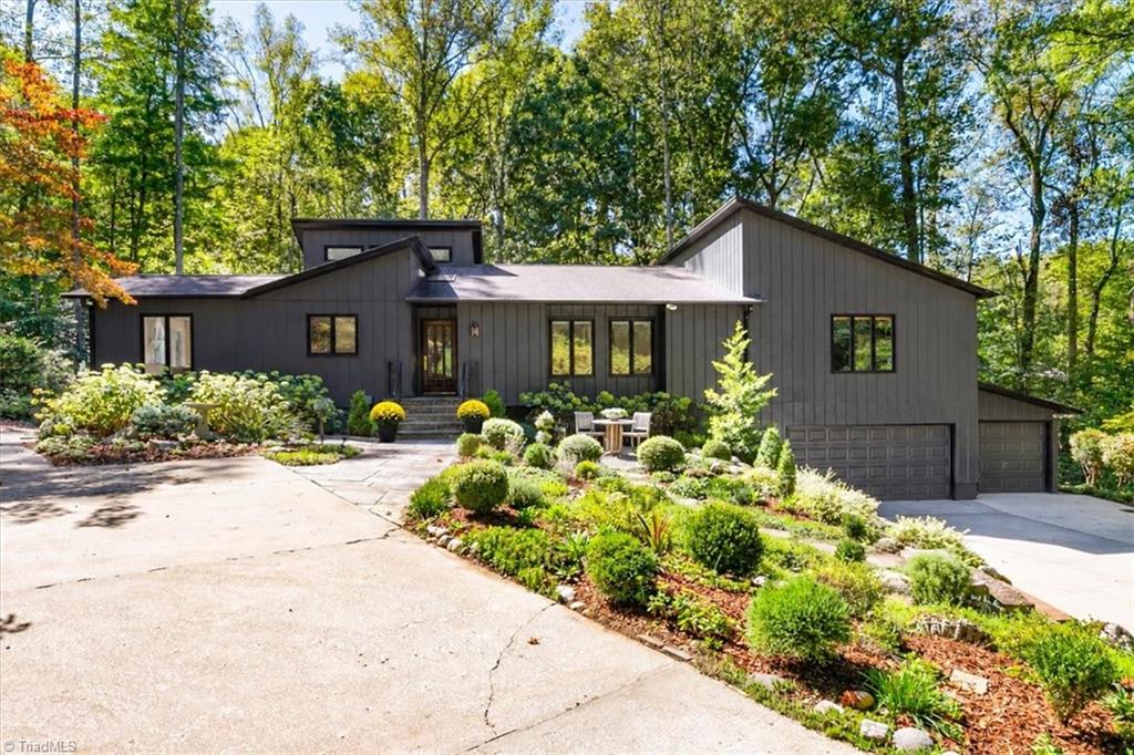 8005 Eastridge Road Property Photo 1