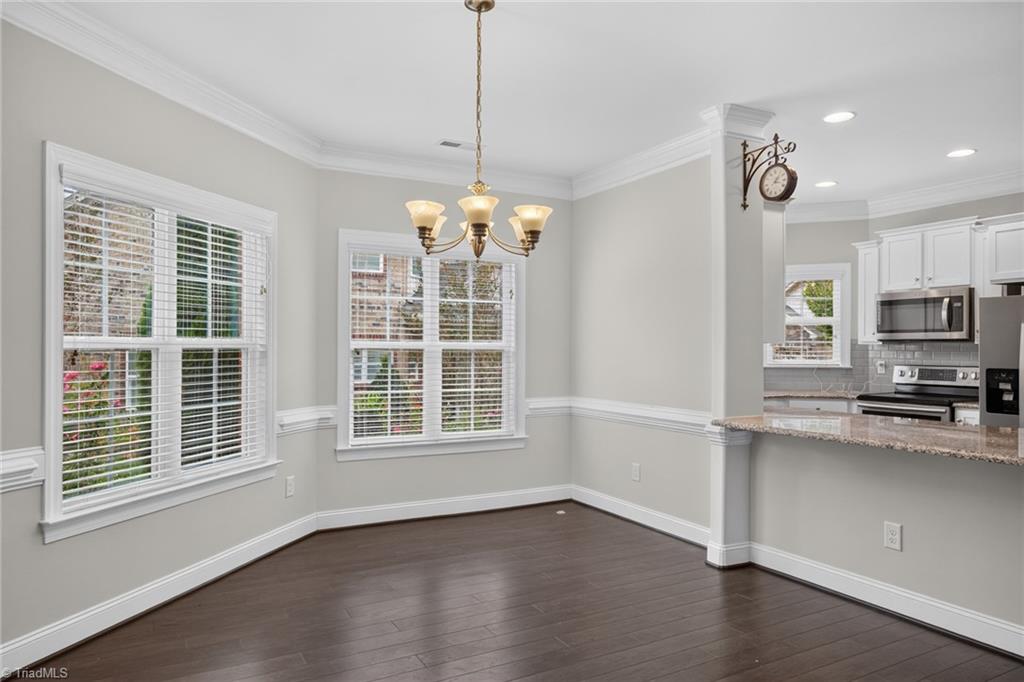 305 Zurich Court Property Photo 4