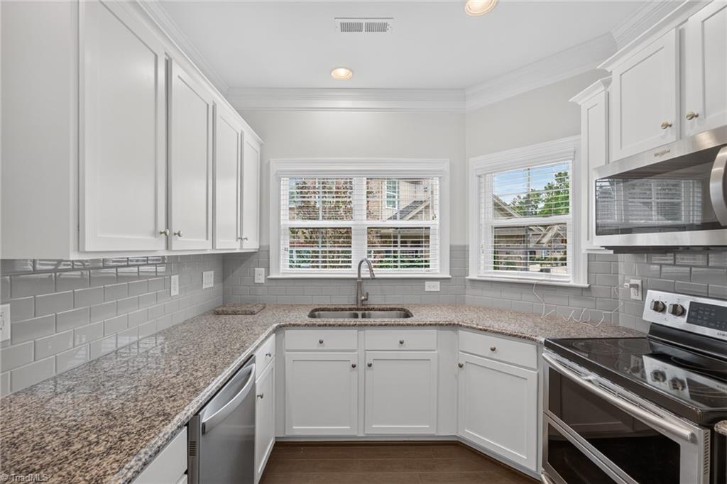 305 Zurich Court Property Photo 6