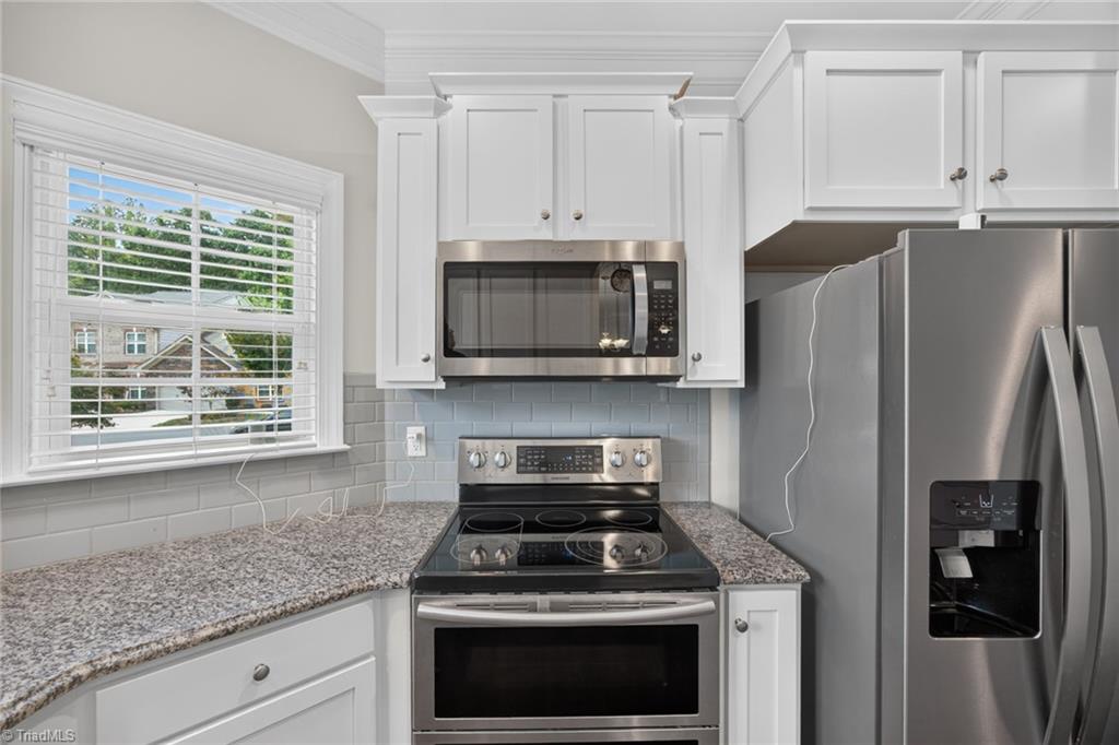 305 Zurich Court Property Photo 7