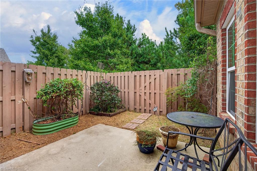 305 Zurich Court Property Photo 28