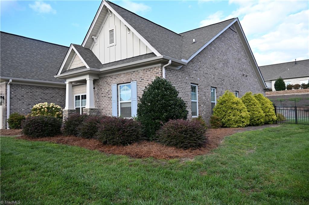 5435 Fern Bank Circle Property Photo 2