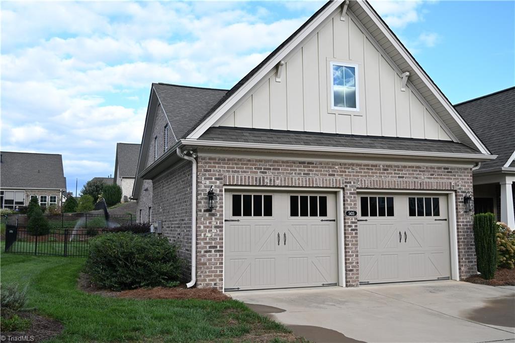 5435 Fern Bank Circle Property Photo 4