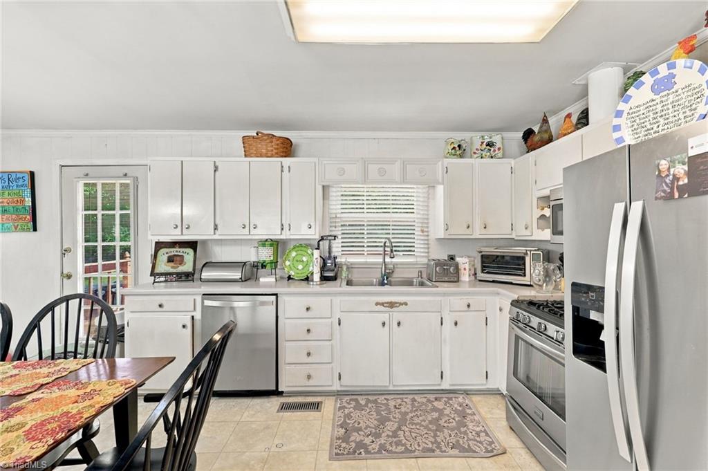 625 Holly Street Property Photo 10