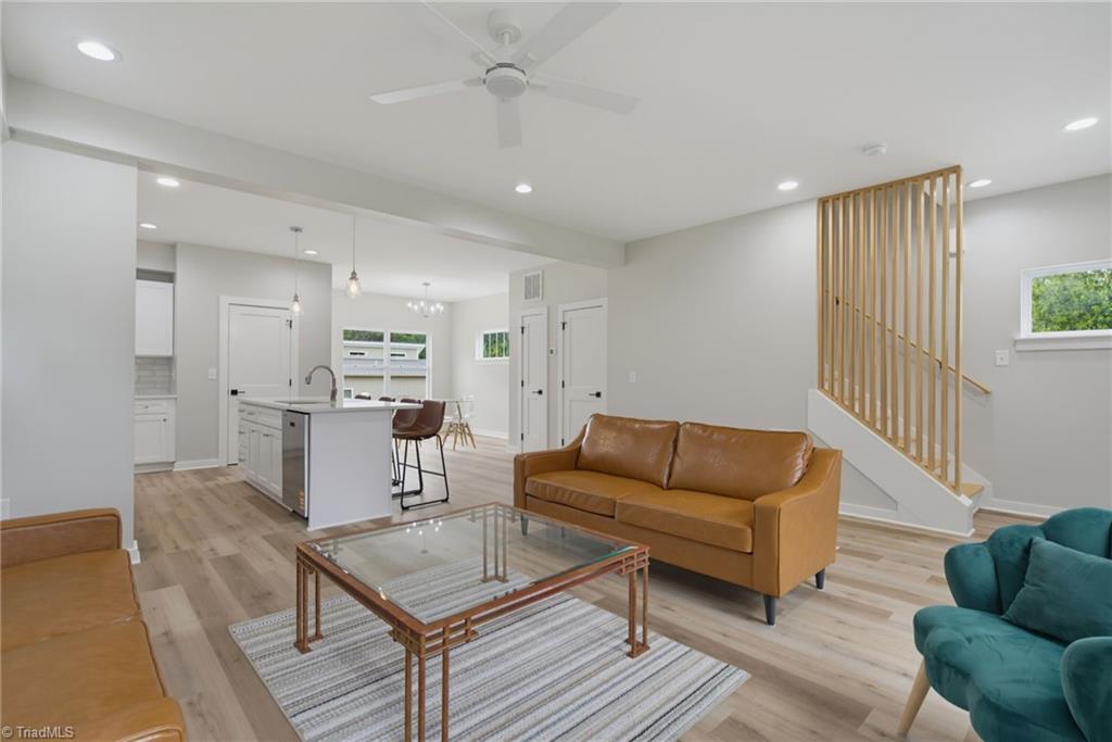 207 E Parker Street Property Photo 4
