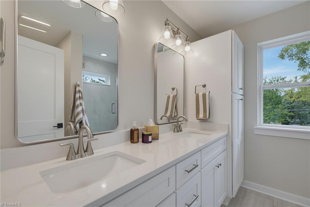 207 E Parker Street Property Photo 6