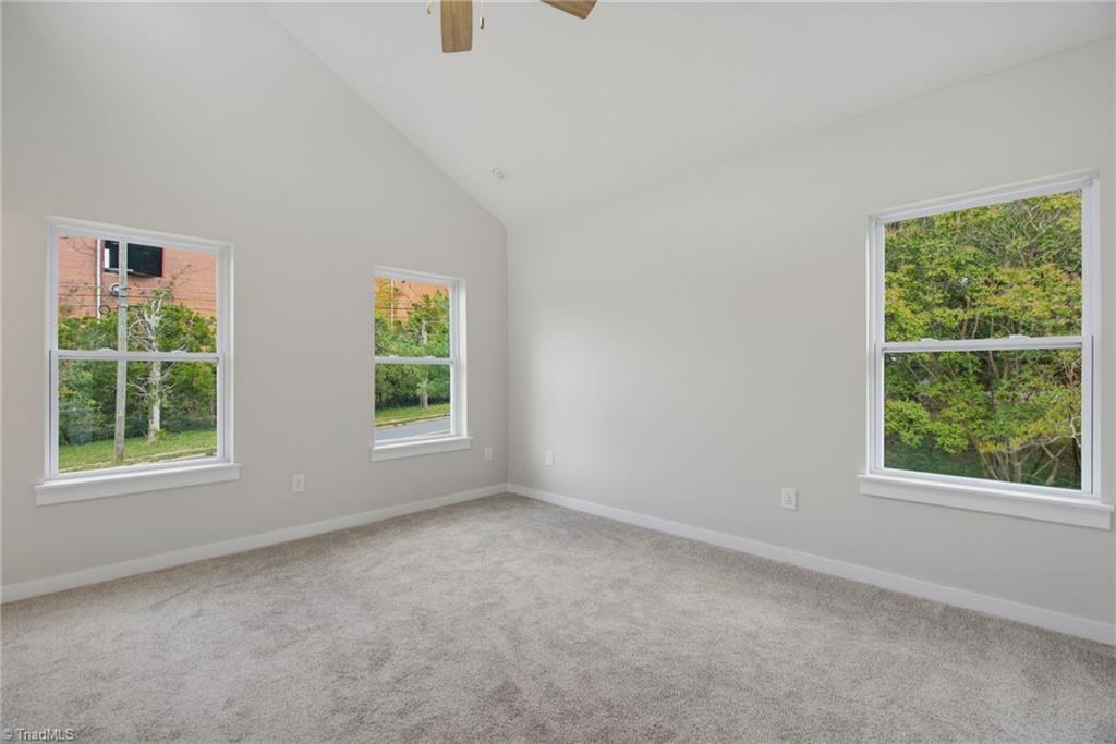 207 E Parker Street Property Photo 8