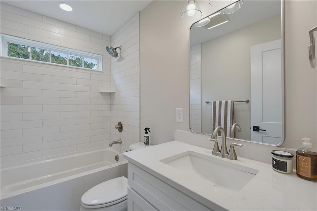 207 E Parker Street Property Photo 13