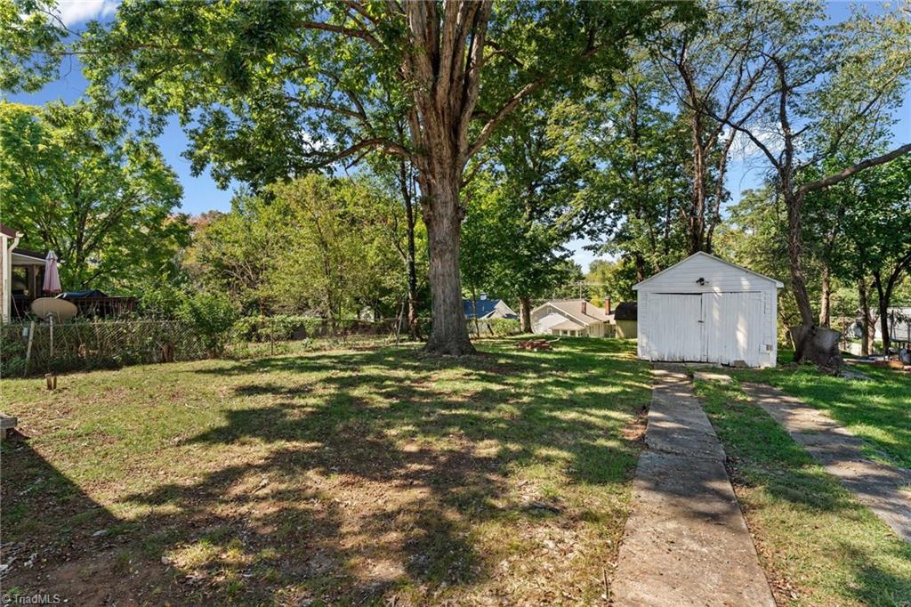 812 Holland Street Property Photo 5