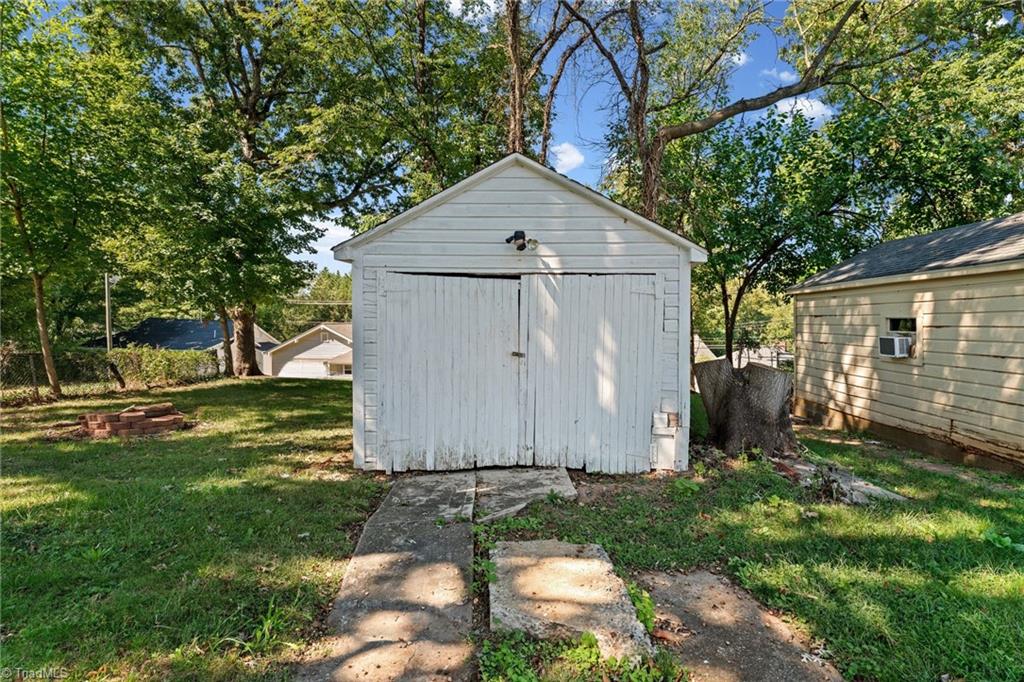 812 Holland Street Property Photo 6