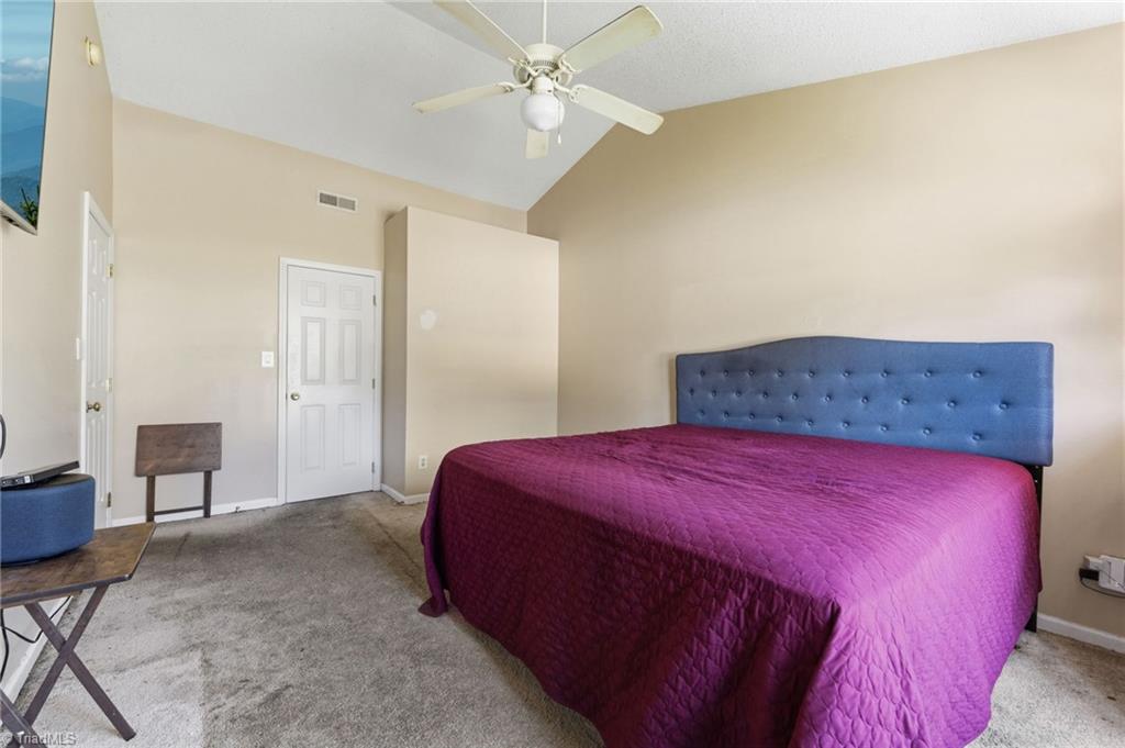 1105 Fox Hunt Lane Property Photo 12