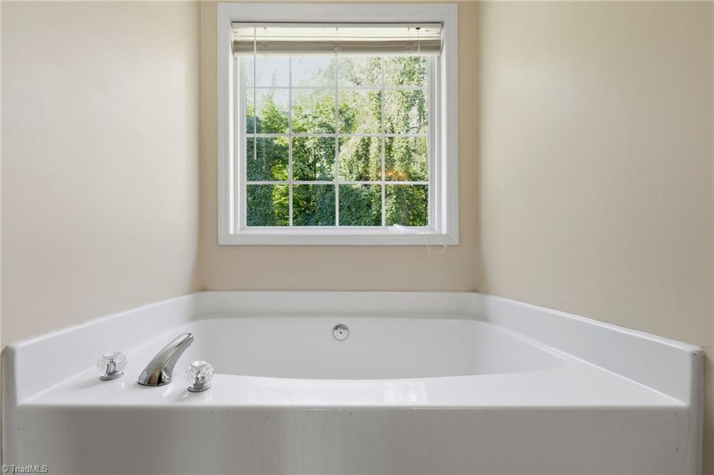 1105 Fox Hunt Lane Property Photo 15