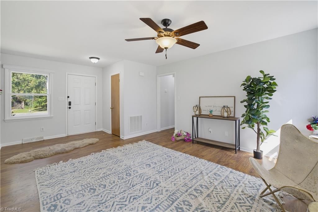 8009 Tam Oshanter Drive Property Photo 6