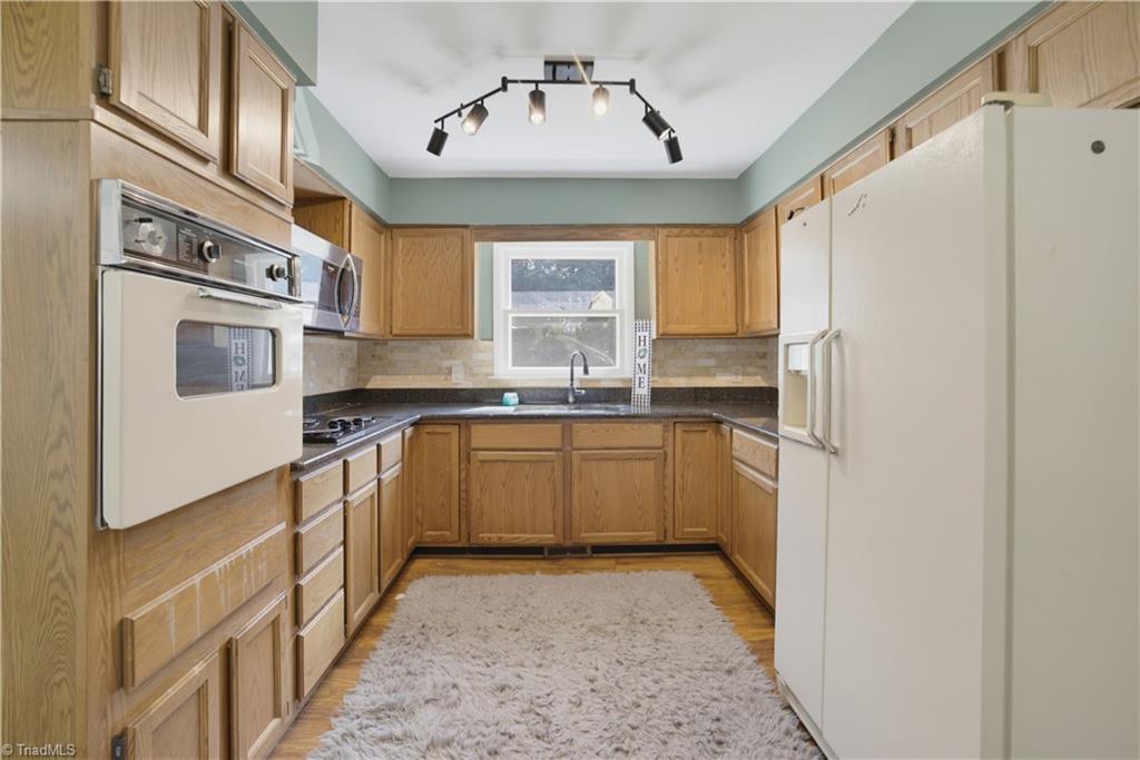 8009 Tam Oshanter Drive Property Photo 10