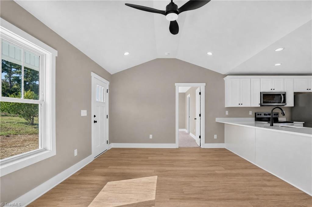 327 Lake Park Road Property Photo 11