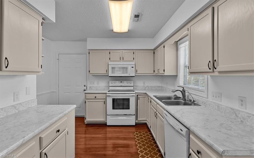 1903 Kildare Woods Drive Property Photo 6