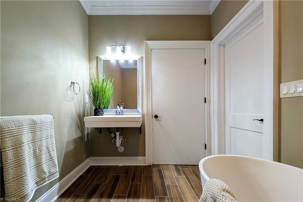 3606 Country Club Road Property Photo 24