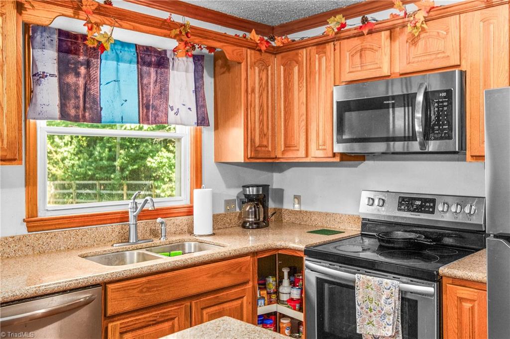 645 Hodgin Valley Road Property Photo 7