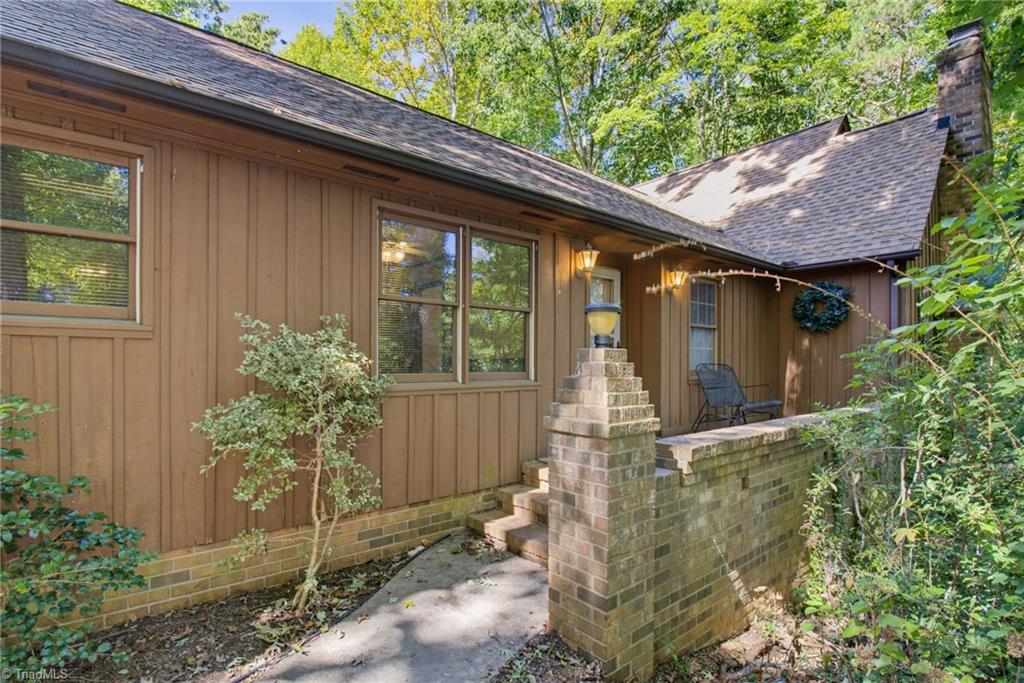 524 Eastwood Drive Property Photo 2