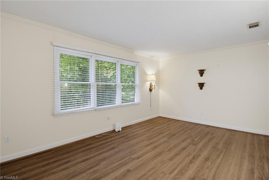 524 Eastwood Drive Property Photo 4