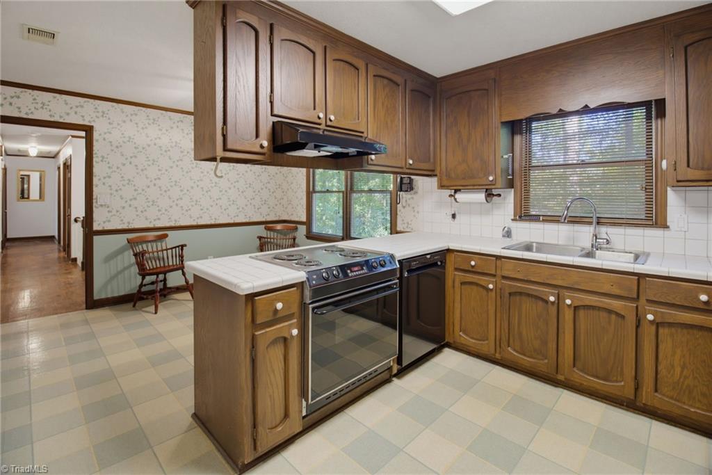 524 Eastwood Drive Property Photo 8