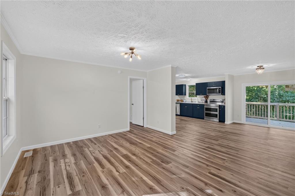 2304 Yellow Pine Drive Property Photo 33