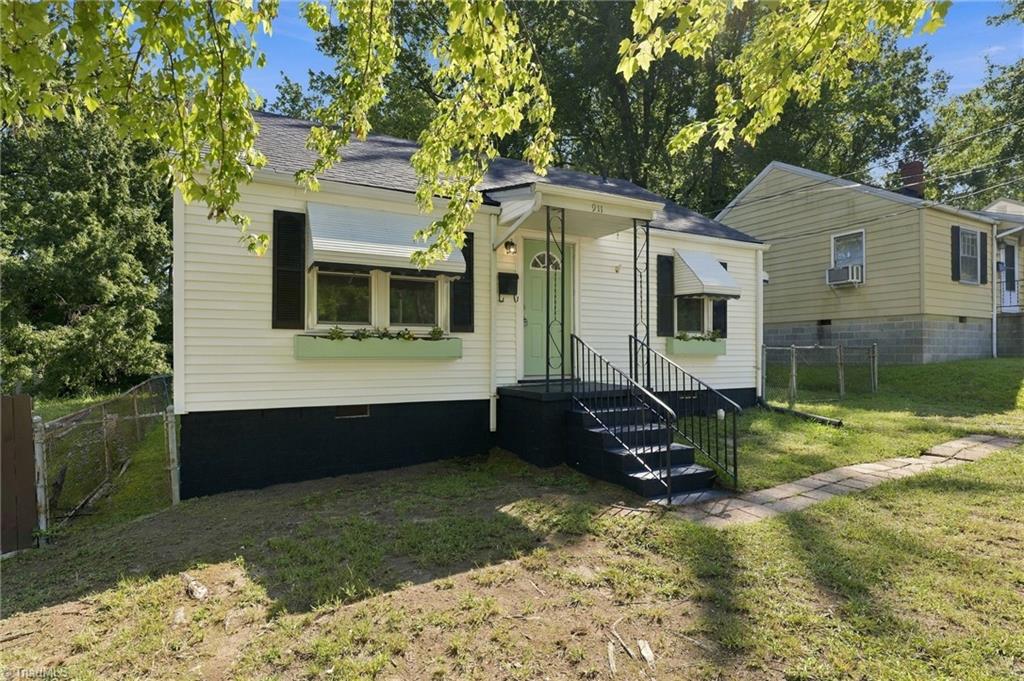 911 Portland Street Property Photo 3