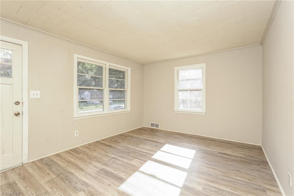 1006 E Devonshire Street Property Photo 4