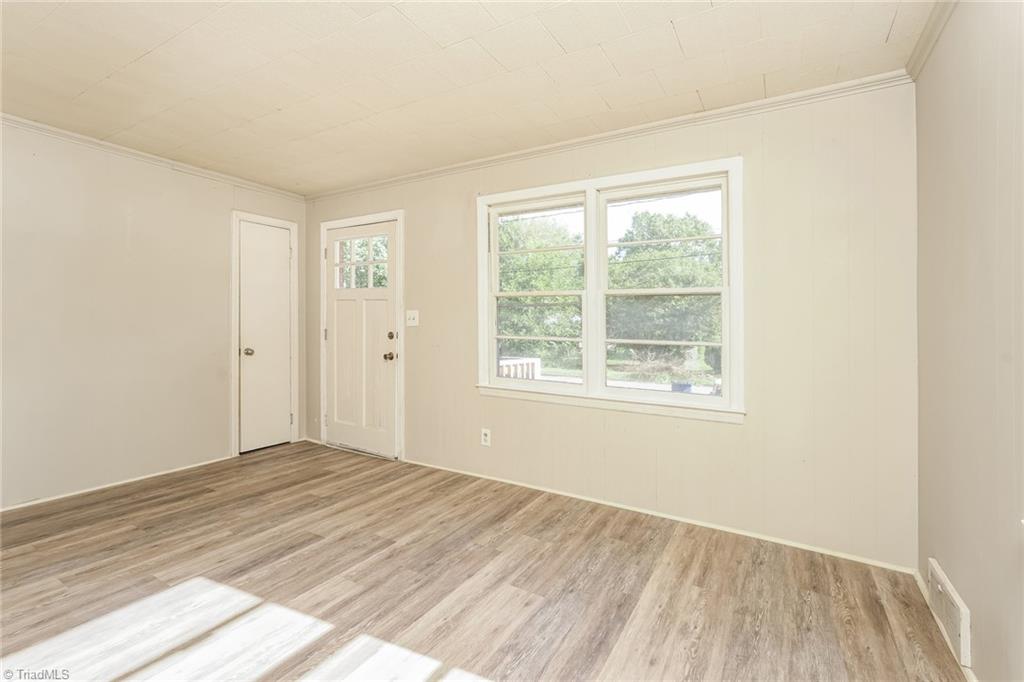 1006 E Devonshire Street Property Photo 5