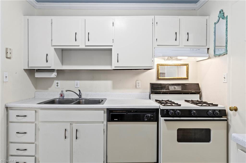 2821 Tully Square # F Property Photo 9