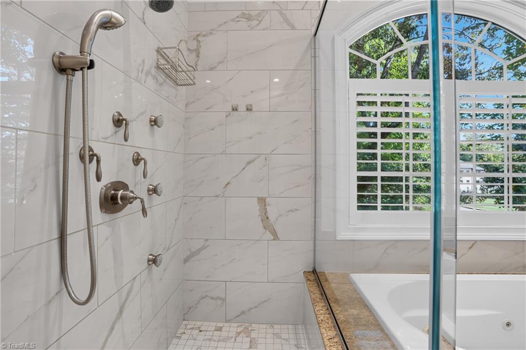 1018 Lochshire Drive Property Photo 27