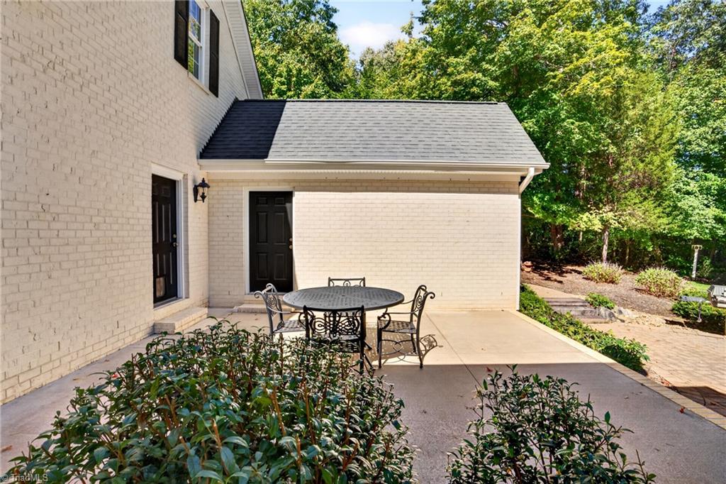 1018 Lochshire Drive Property Photo 44