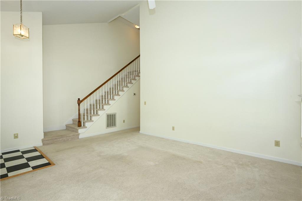 5 Irving Park Lane Property Photo 8