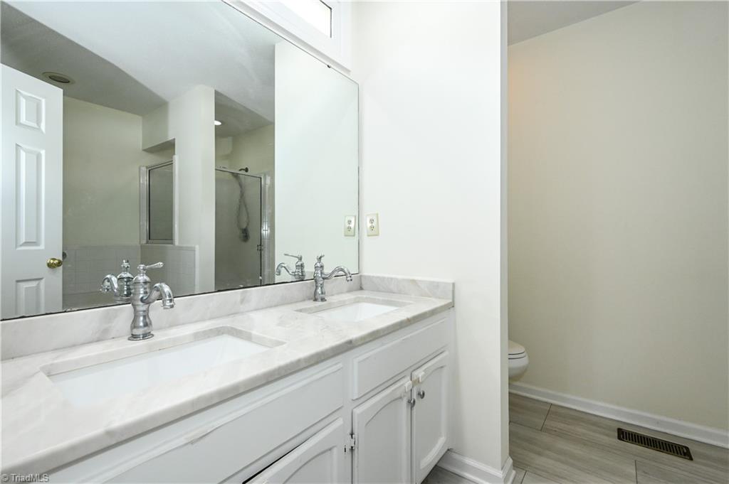 5 Irving Park Lane Property Photo 17