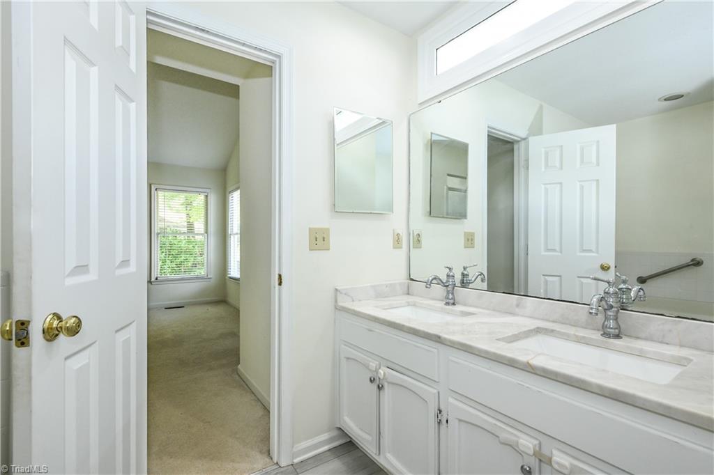 5 Irving Park Lane Property Photo 19