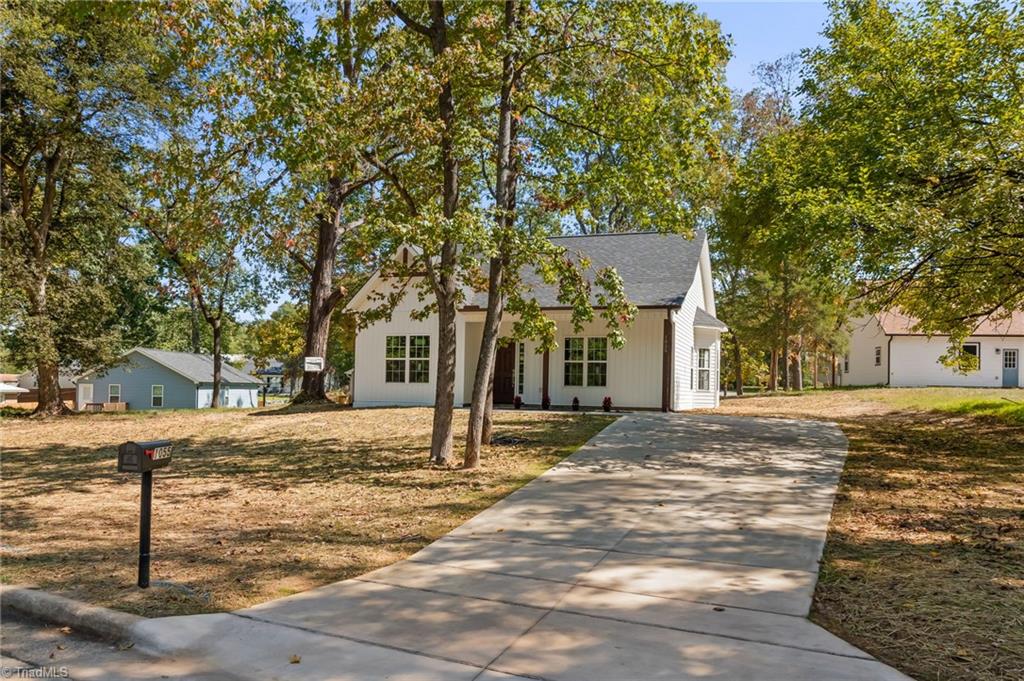 1055 Fisher Ferry Street Property Photo 2