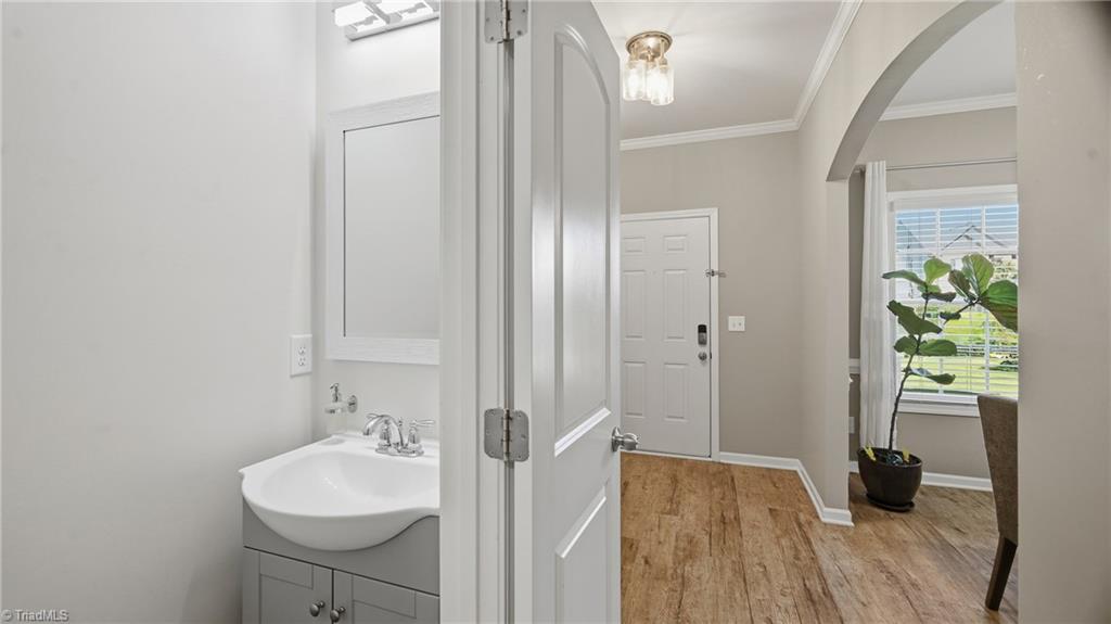 1017 Scotch Pine Way Property Photo 10