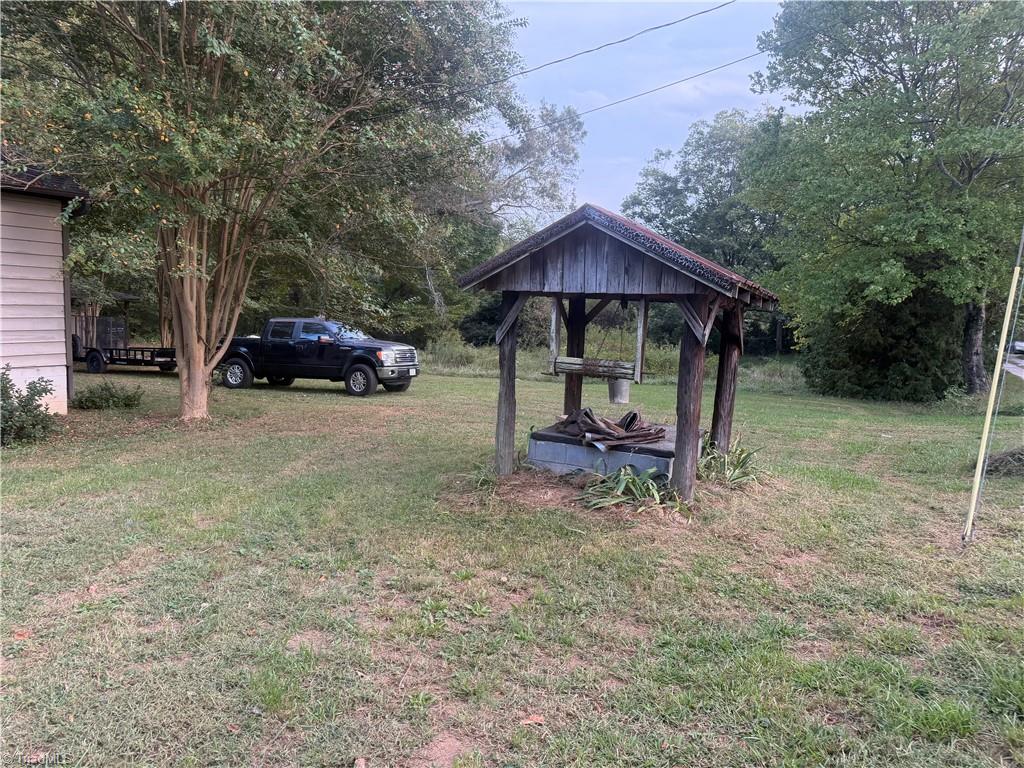 8099 Mcknight Road Property Photo 5