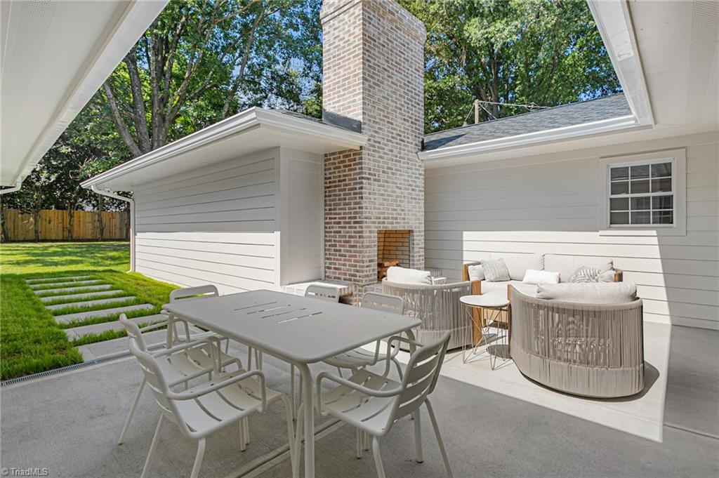 1109 Buckingham Road Property Photo 4