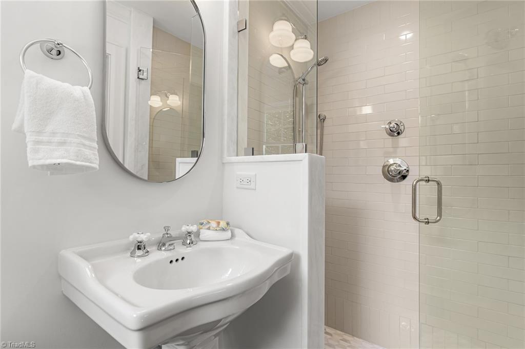 1109 Buckingham Road Property Photo 27