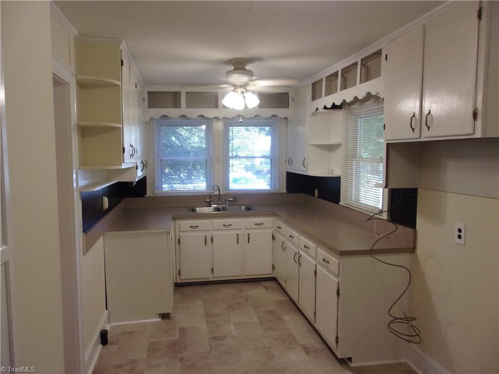 212 Foster Street Property Photo 6